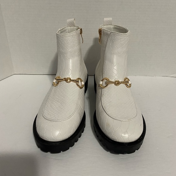 SHE & IN WHITE BUCKLED BOOTIES - Picture 2 of 15